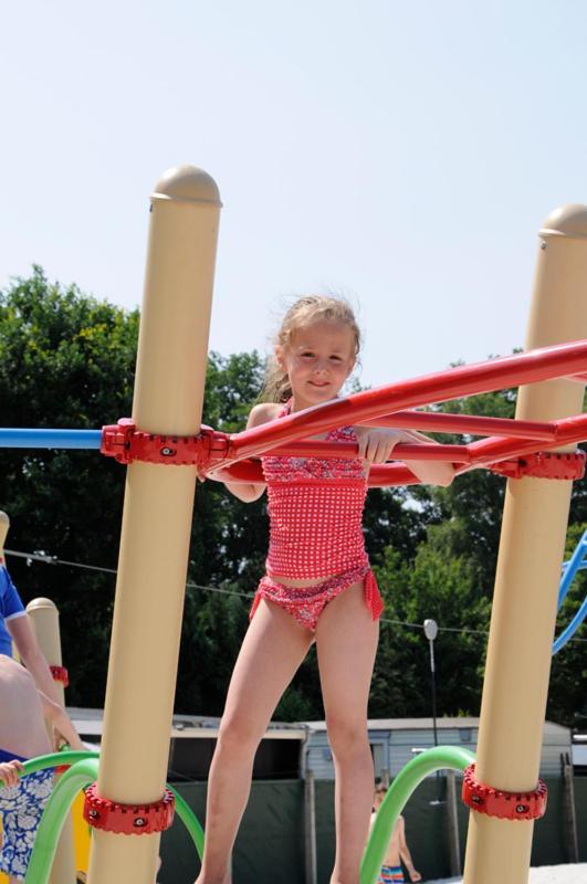 Vakantiepark Wilhelm Tell Superieur Chalet Opglabbeek Luaran gambar