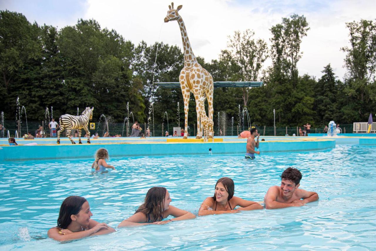 Vakantiepark Wilhelm Tell Superieur Chalet Opglabbeek Luaran gambar